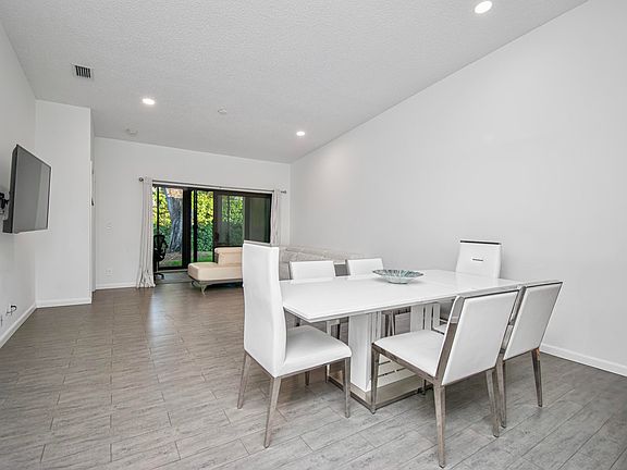 5th image of 6825 Bridlewood Court