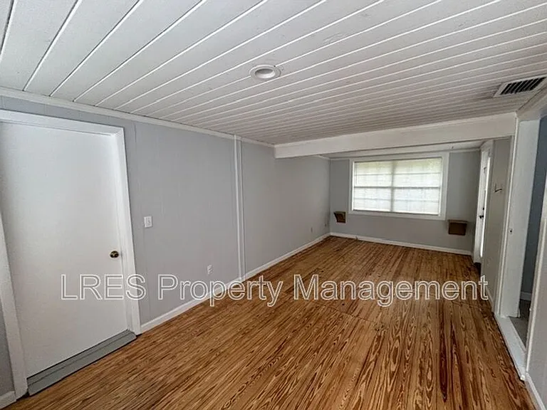 429 Wiltshire Rd — Photo 4