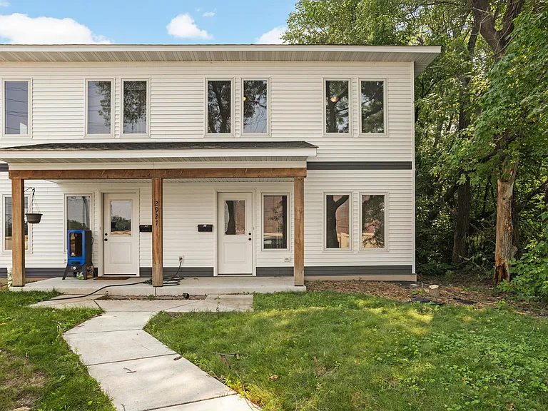 2927 Marshall St NE #A — Photo 2