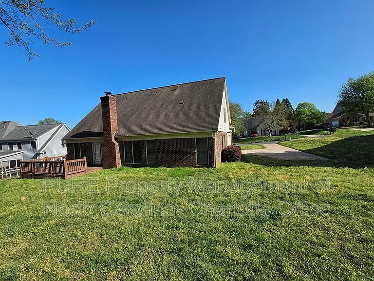 151 Woodfern Pl — Photo 43