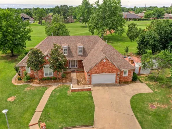 2311 Robinwood Cir, Shawnee, OK 74801