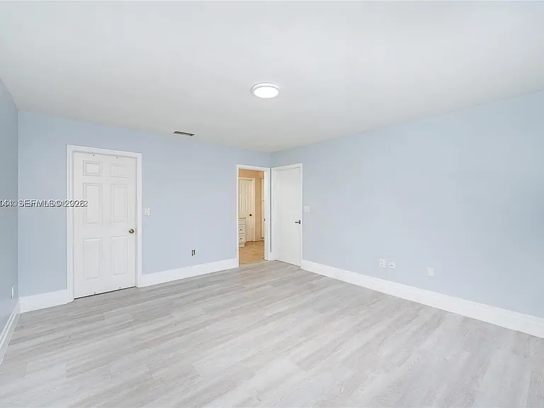 18660 NW 78th Ave — Photo 17