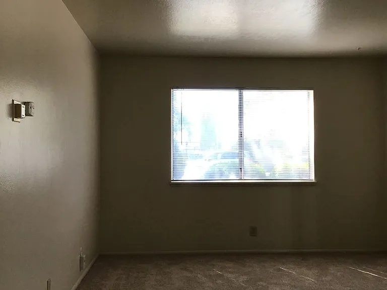 1027 F St — Photo 3