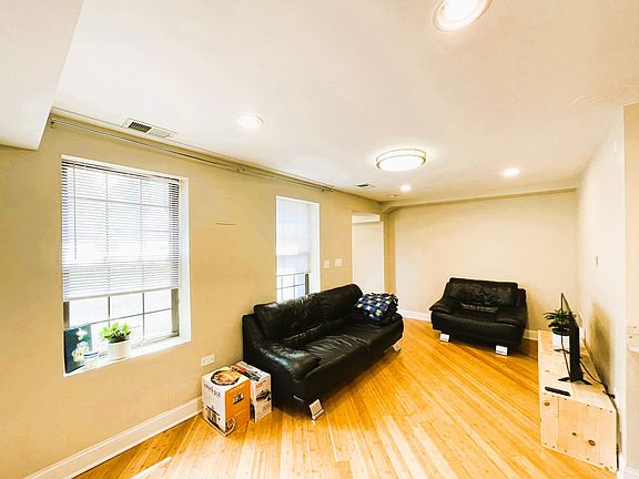 5th image of 1522 W Superior St #G