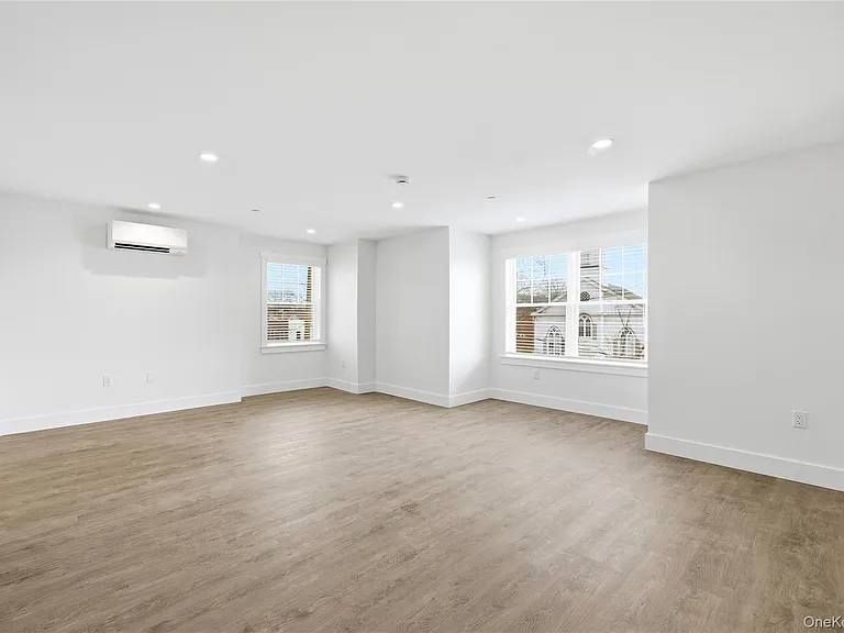 180 Deer Park Ave #301 — Photo 4
