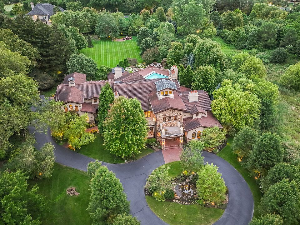 7S719 Donwood Dr, Naperville, IL 60540 | Zillow