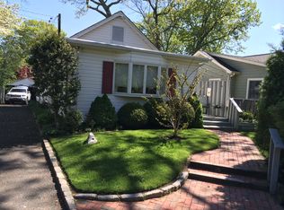 122 Jackson Cres, Centerport, NY 11721