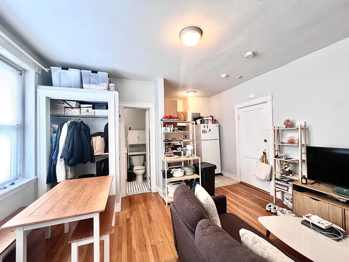 Building Photo - 1629 Commonwealth Ave #18