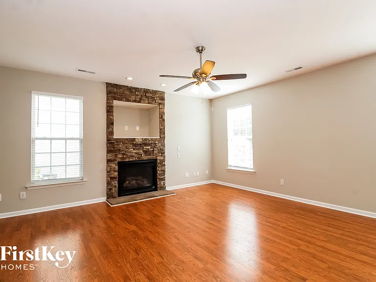 3702 Single Leaf Cir — Photo 2