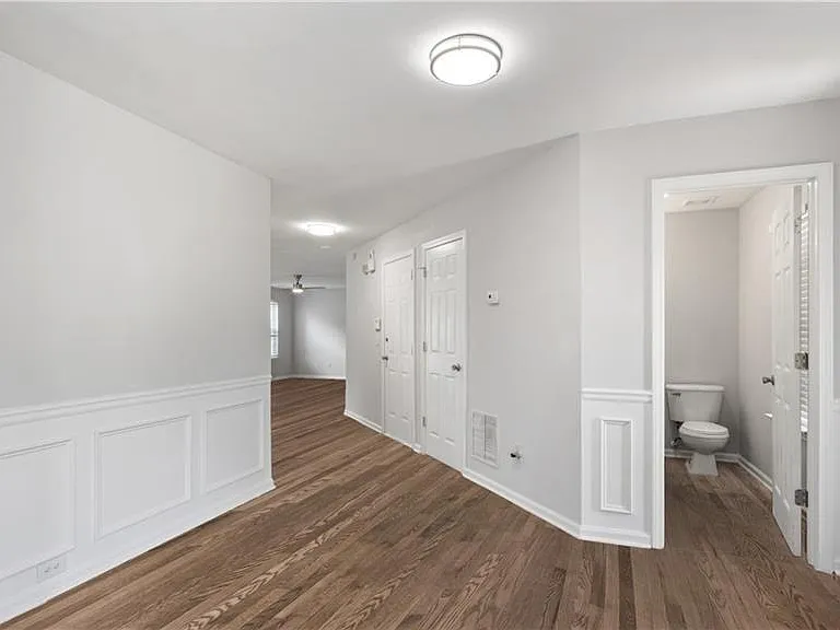 317 Shasta Ln — Photo 3