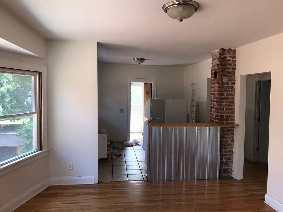 2nd image of 2110 Wyndhurst Rd