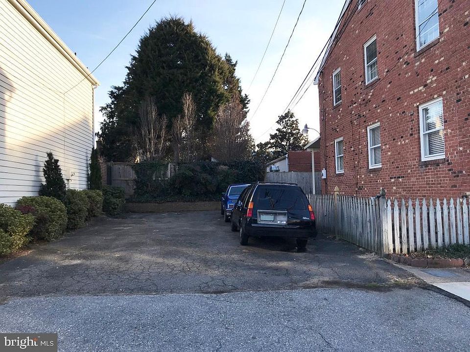 2nd image of 608 Gibbon St #610