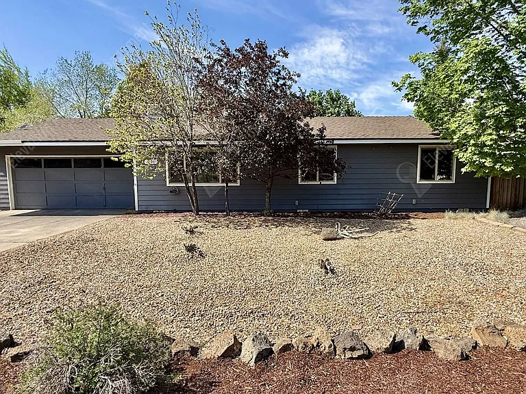 2136 NE Wells Acres Rd — Photo 1
