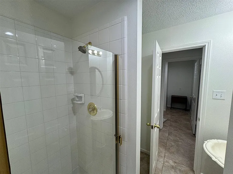 1718 Berkoff Dr — Photo 16