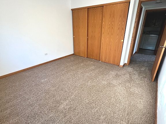 5th image of 884 N Prairie Ave APT 2D