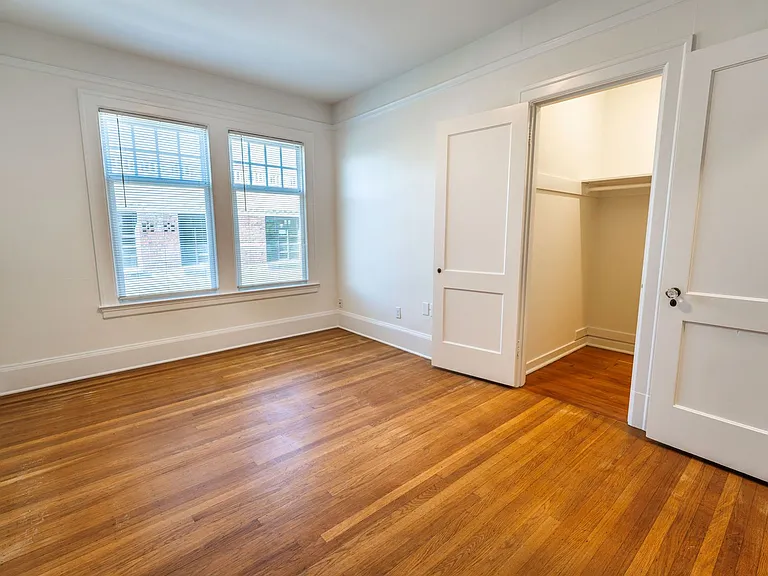 The Roy Vue Apartments — Photo 7