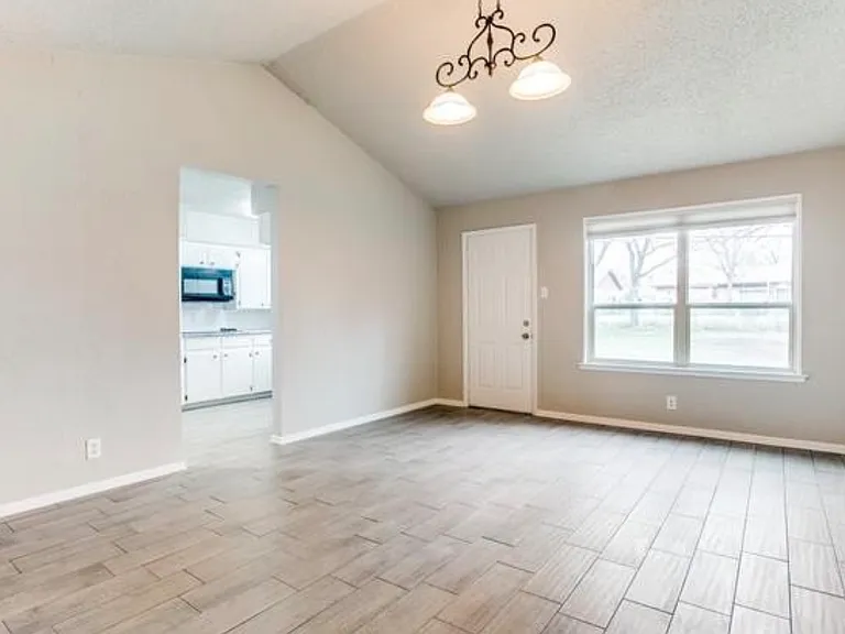 6640 Mona Lisa Ave — Photo 2