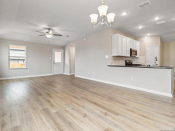 4th image of 5919 Willow Point Blvd