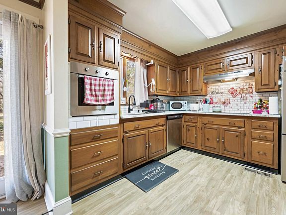 3rd image of 27504 Riverside Drive Ext