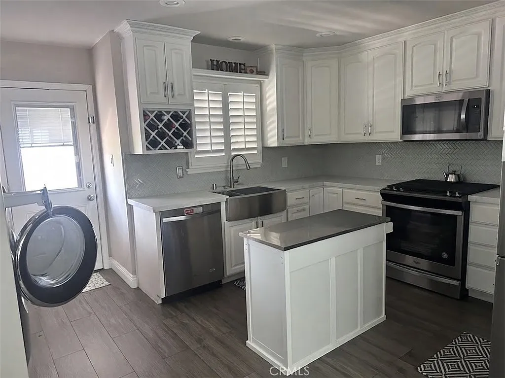 3 bed, 1169 sqft, $3,300 — Photo 3