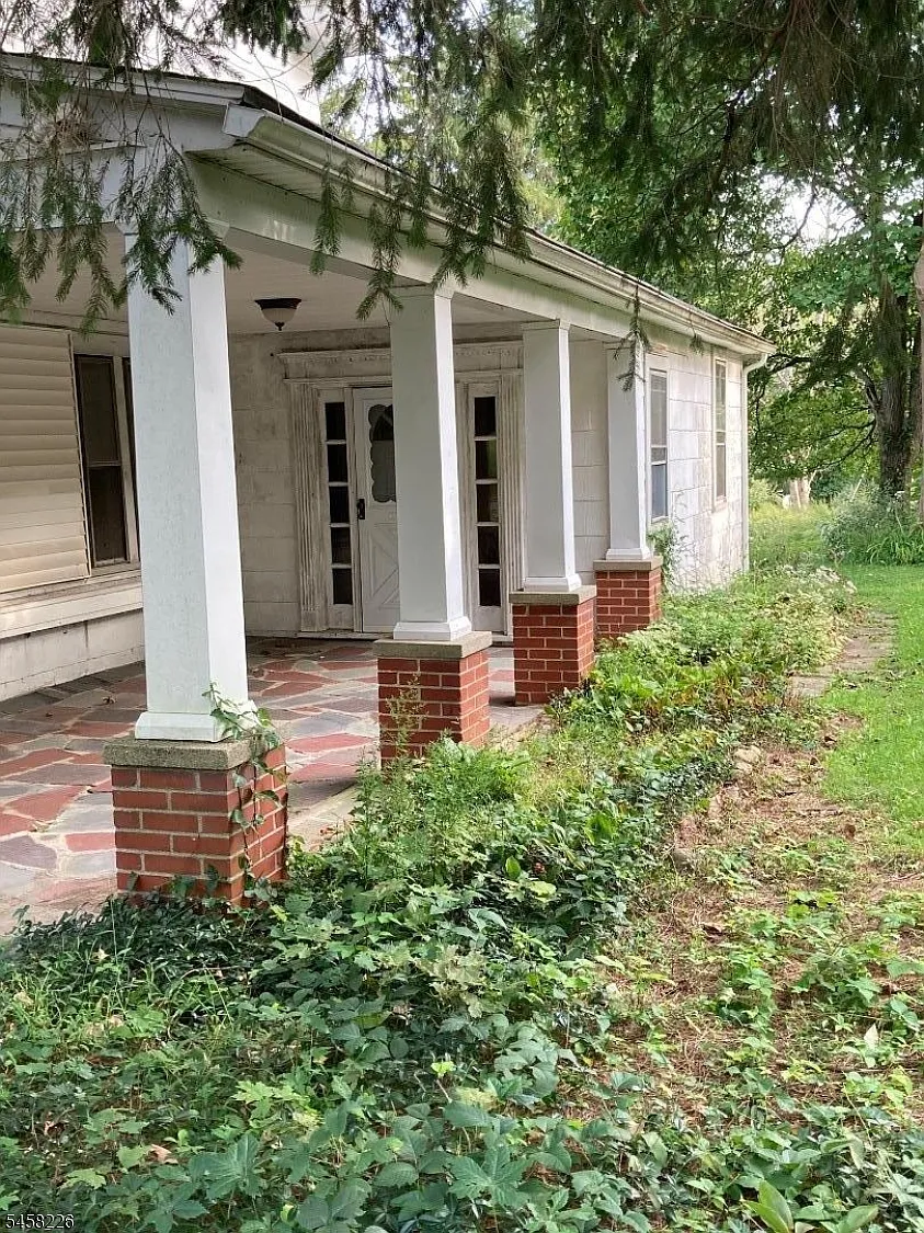 1 bed, 1.0 bath, $2,000 — Photo 1