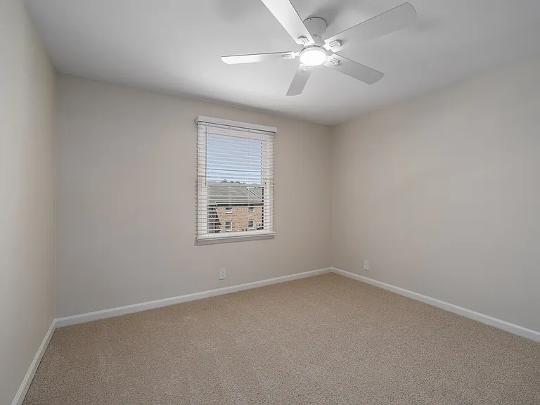 Western Hills Apartments — Photo 12