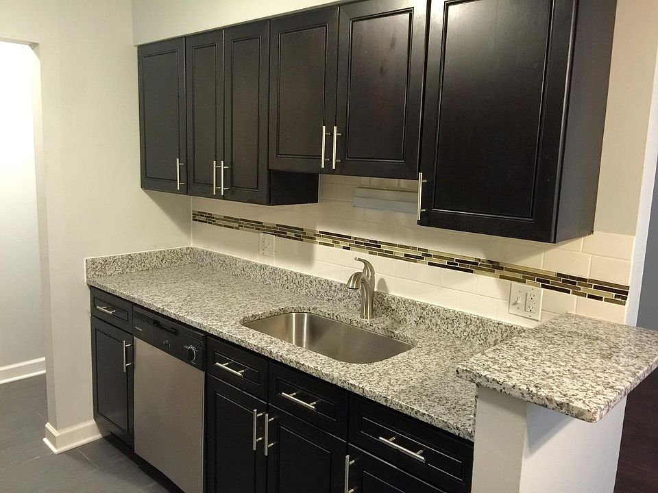 1st image of 6002 N Kenmore Ave #208