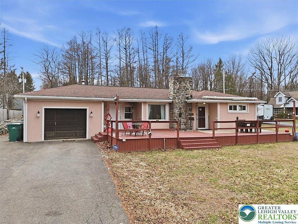 208 Shine Hill Rd, Henryville, PA 18332 | Zillow