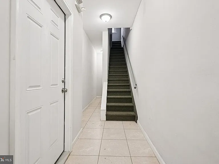 1009 W Main St — Photo 3