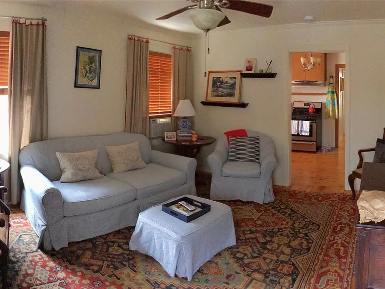 Winsted Ln — Photo 7