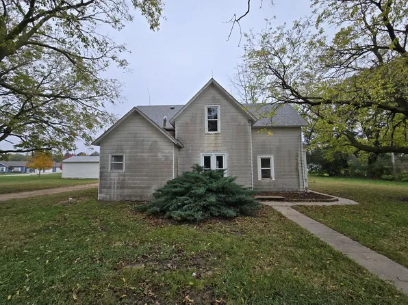 614 E 2nd St, Shelton, NE 68876