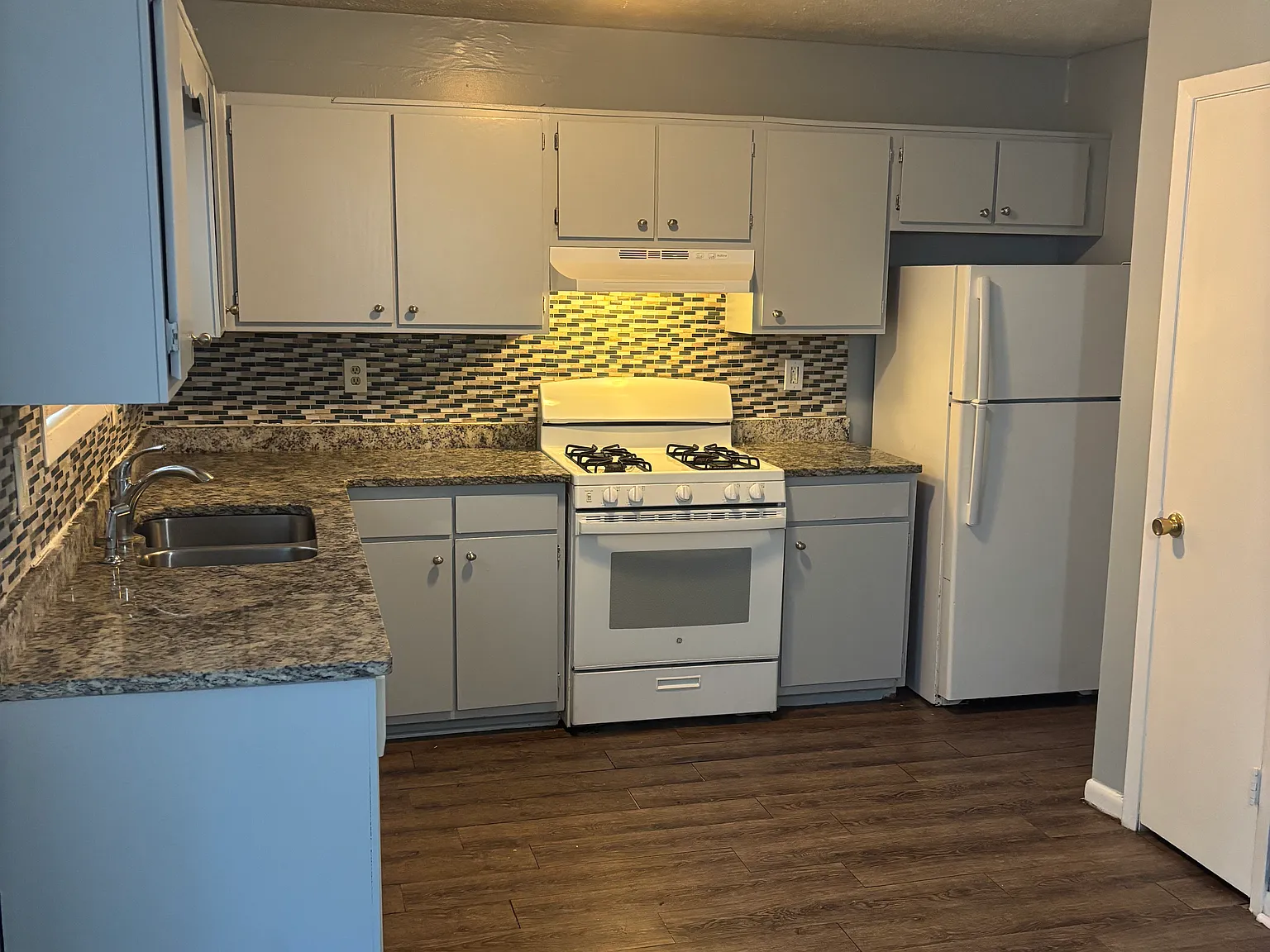 2 bed, 1.5 bath, 1100 sqft, $1,350 — Photo 4