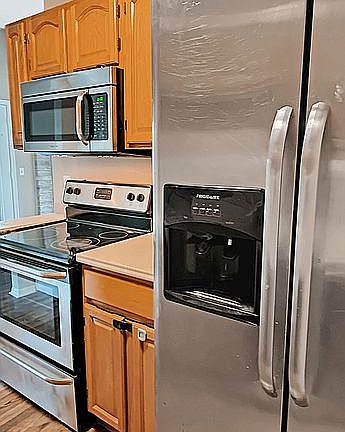 5th image of 9722 Meadow Dr