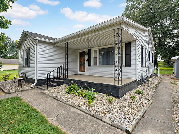 4th image of 1323 S Darwin Ave