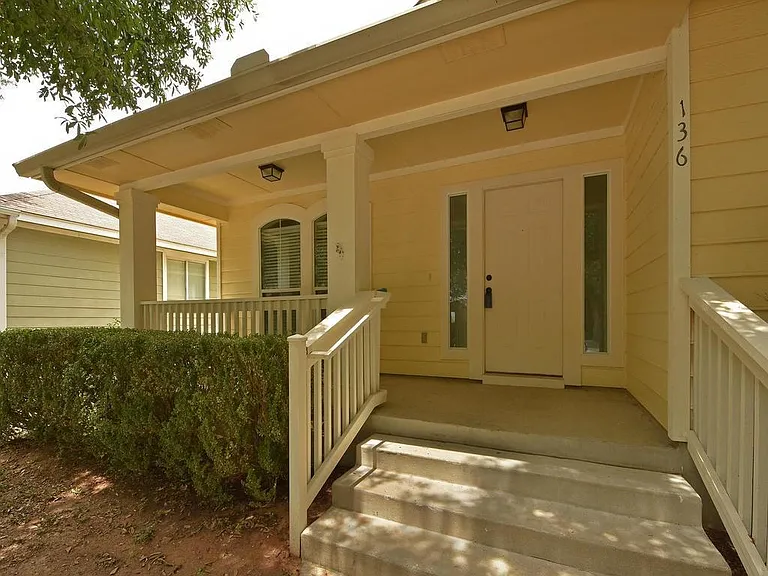 136 Strawn — Photo 3