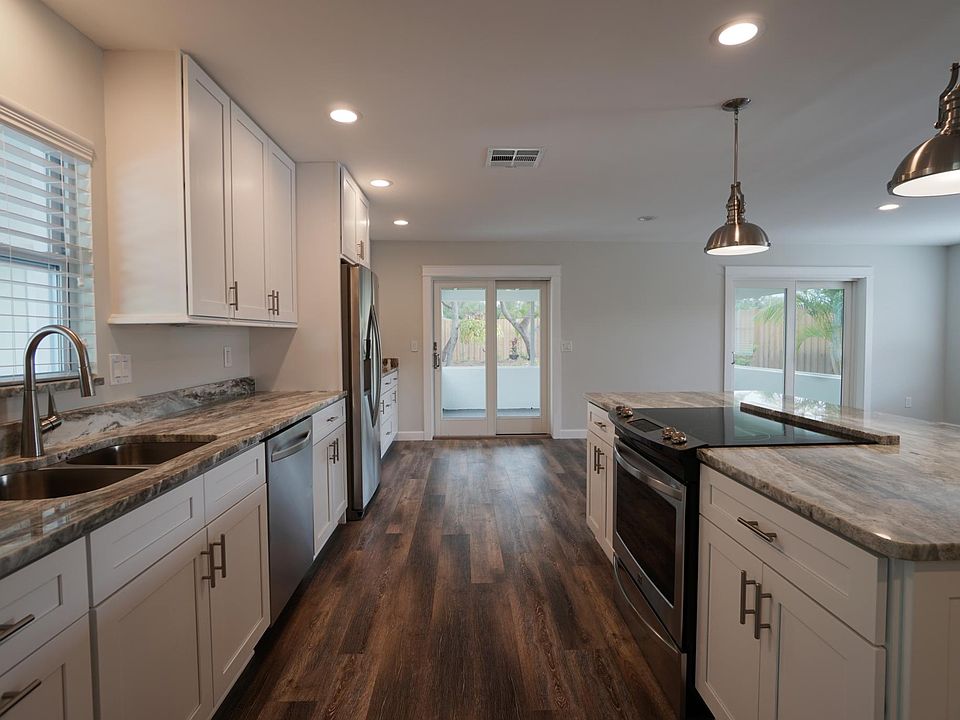 Beautiful granite counter tops and stainless appliances
