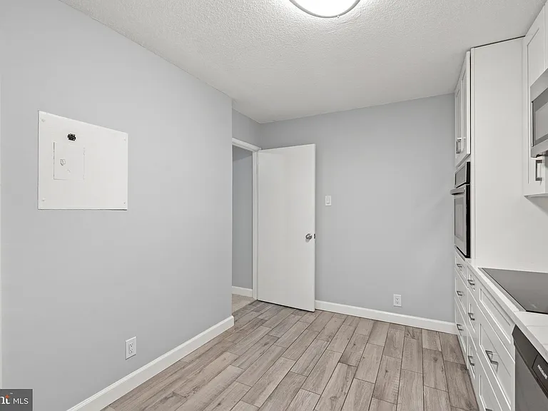 307 Yoakum Pkwy #703 — Photo 14