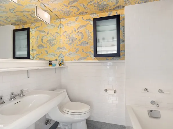 650 Park Avenue image 9 of 10