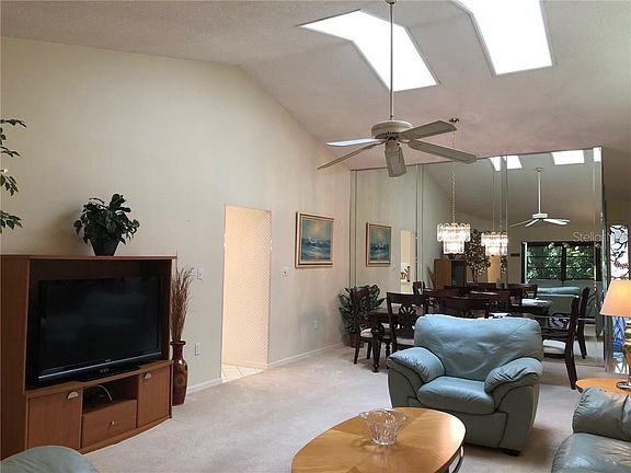 5th image of 4639 Oak Forest Dr E