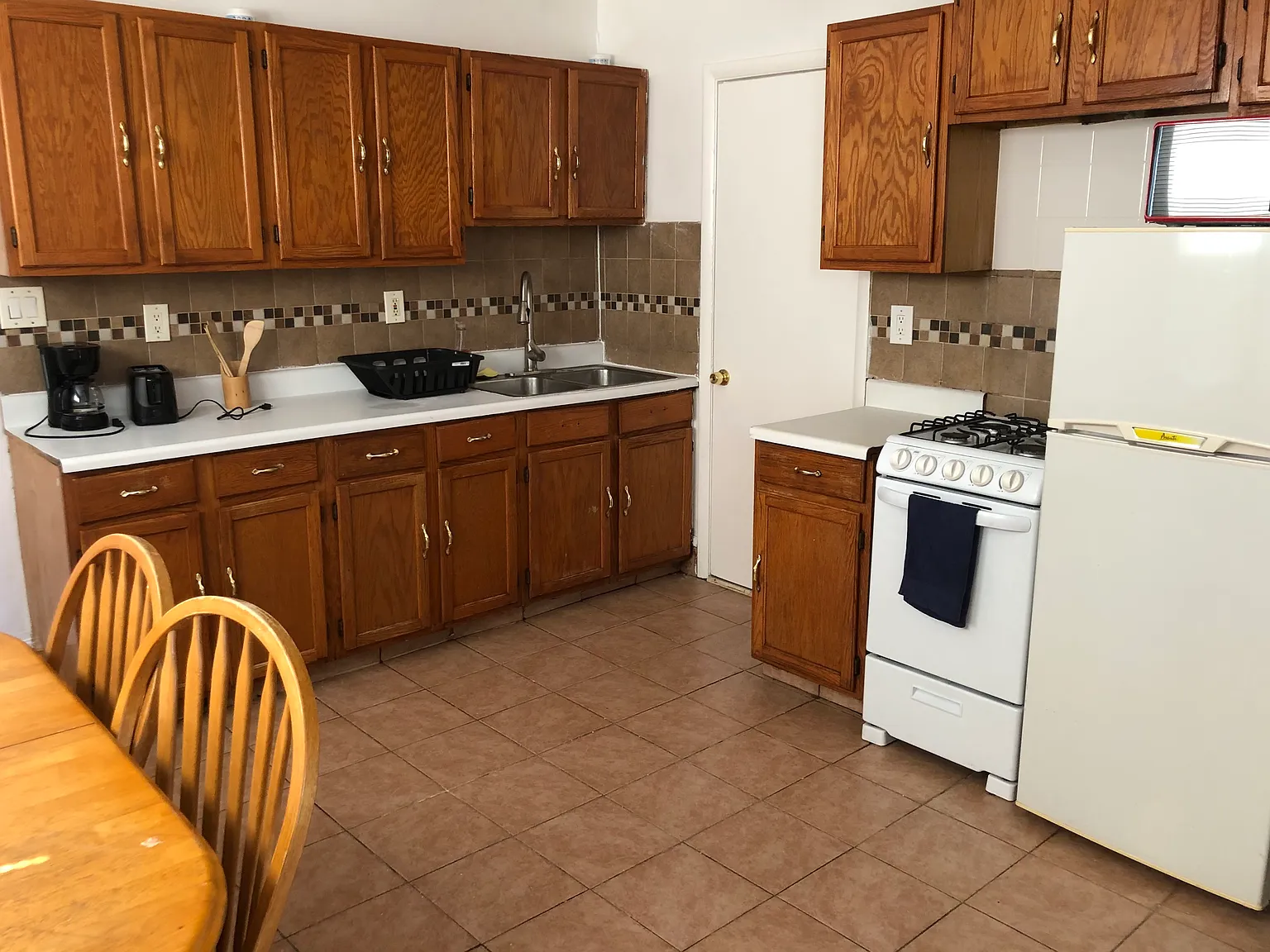 355 Leon Ave — Photo 4