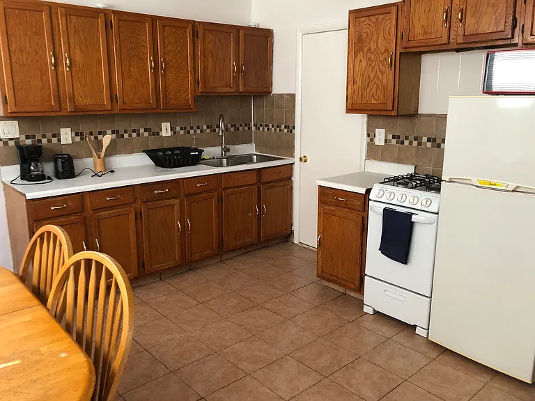 355 Leon Ave — Photo 4