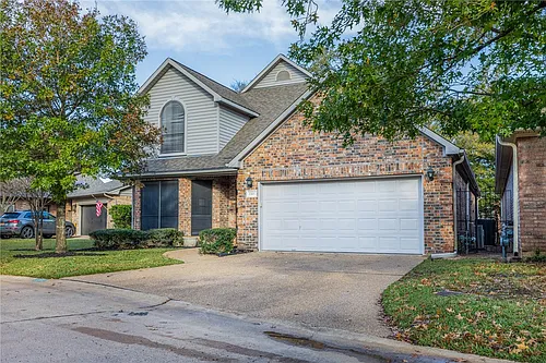 1301 Essex Grn Photo 1