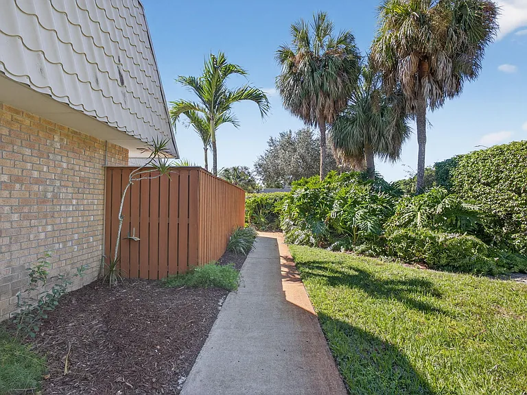 1700 Embassy Dr #103 — Photo 3