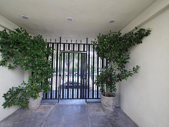 4th image of 1724 Montana Ave #15
