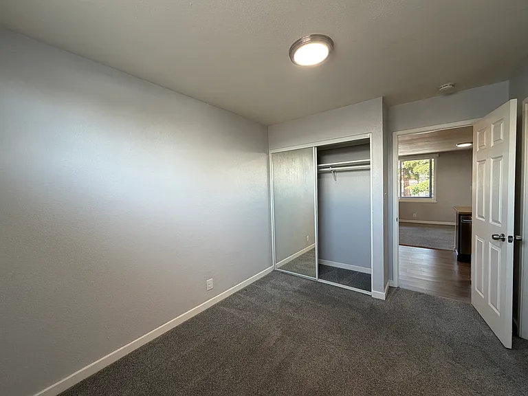 Tahoe Terrace Apartments — Photo 7