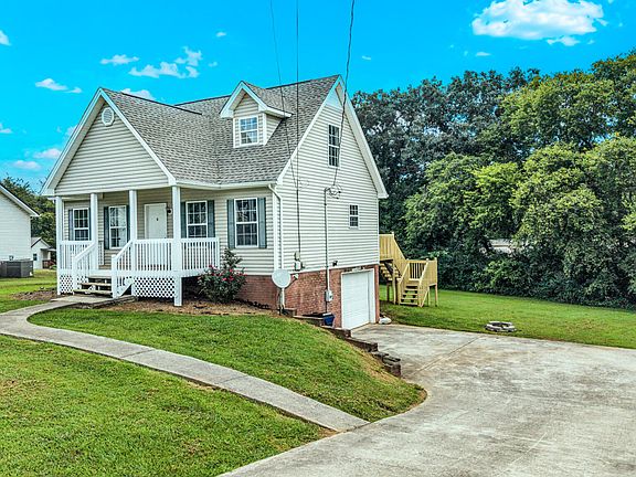 3rd image of 129 Apple Valley Ct NE
