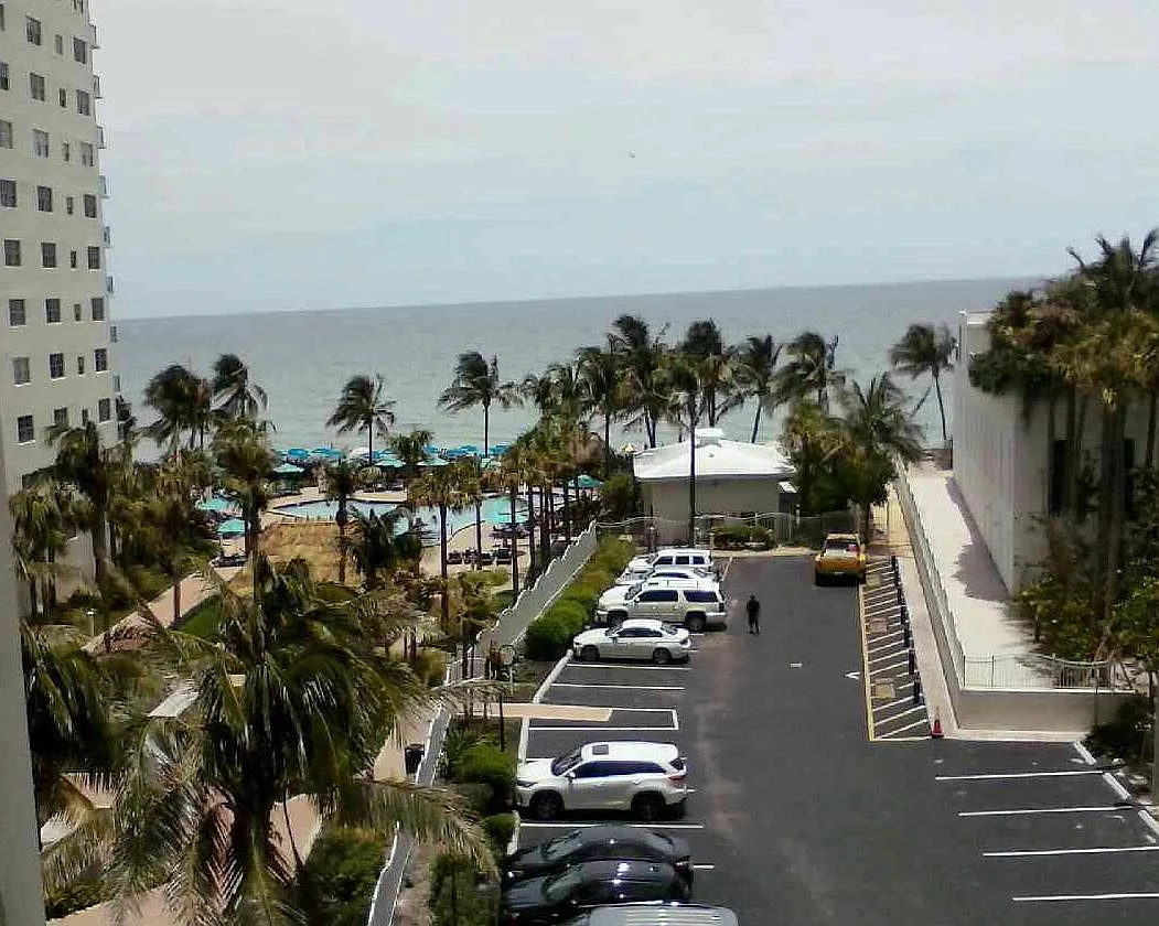 3901 S Ocean Dr — Photo 3