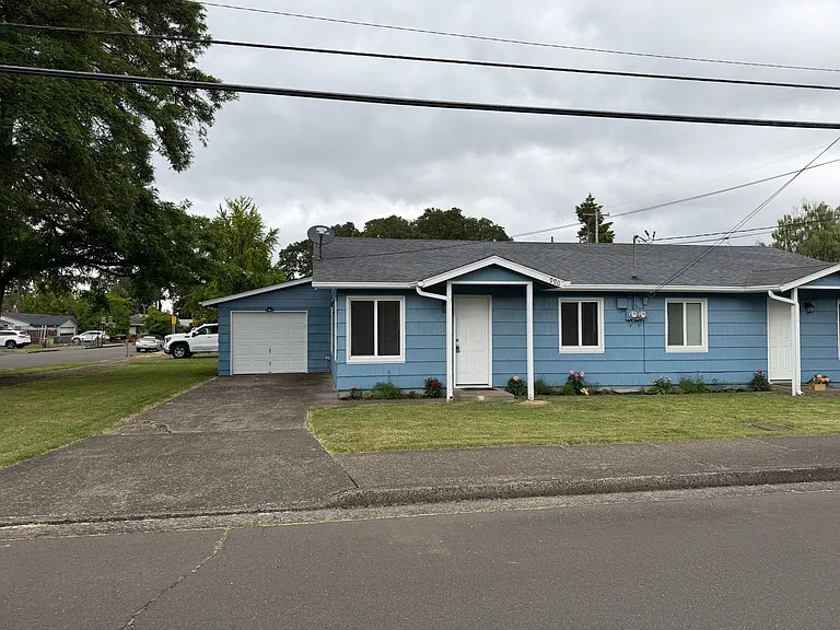 990 W 10th Ave — Photo 1