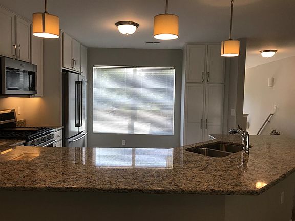 3rd image of 510 Fieldstone Ct Unit 27