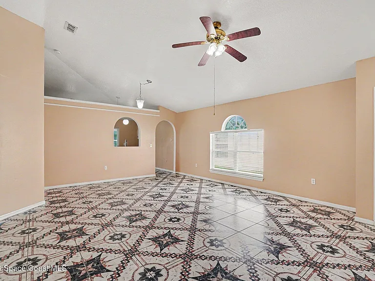 2781 Maderia Cir — Photo 5